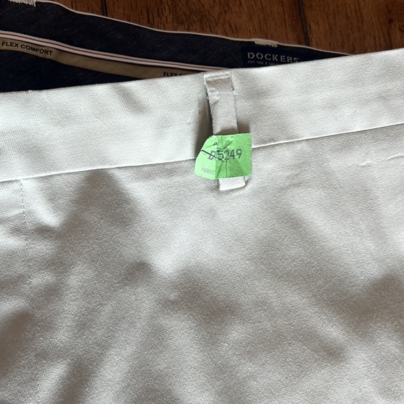 Mens Dockers Khakis - Picture 5 of 5